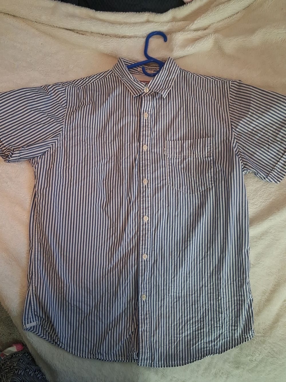 Levi's Blue and White Striped Short-Sleeve Button-Down Shirt L